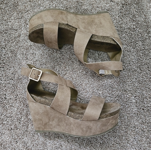 Refresh Shoes - Refresh Gracie Wedge Sandals - 7.5